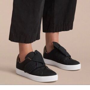 Burberry Black Low-Top Sneakers with Signature Bow size 38.5